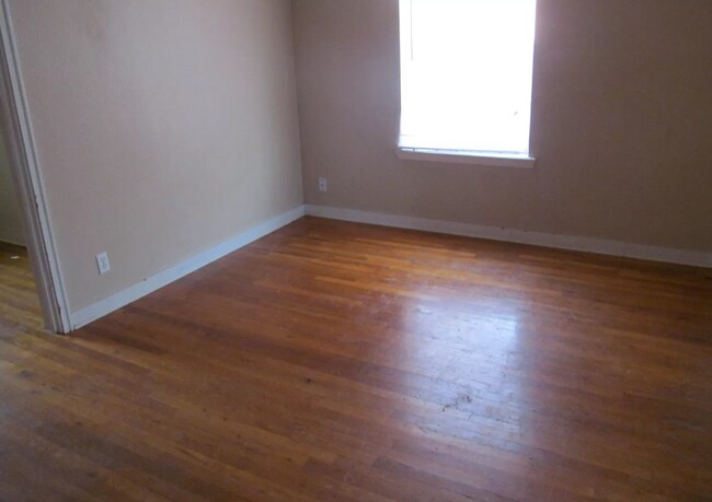 Building Photo - 1315 Sheldon St