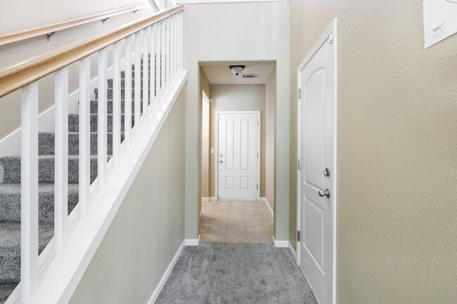 Building Photo - *MOVE IN SPECIAL: $500 OFF FIRST MONTH RENT* 3 BED 2.5 BATH TOWNHOME IN THE VILLAGES OF SHASTA VI...