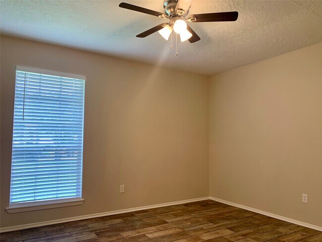 Building Photo - 7739 Bunker Wood Ln