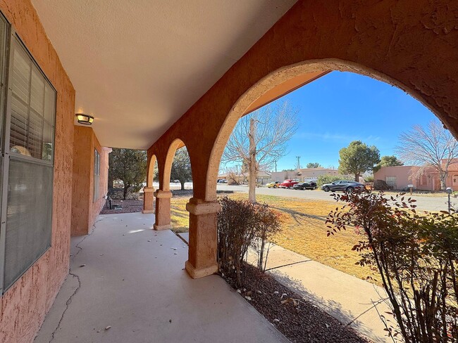 Building Photo - West El Paso 4 bed/3 bath refrig A/C Home!