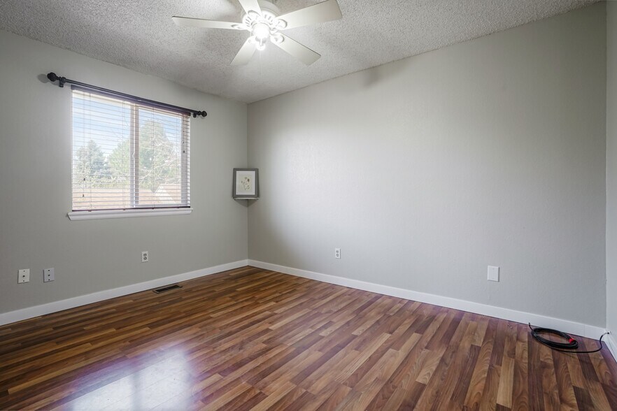 Building Photo - 1447 W 134th Dr