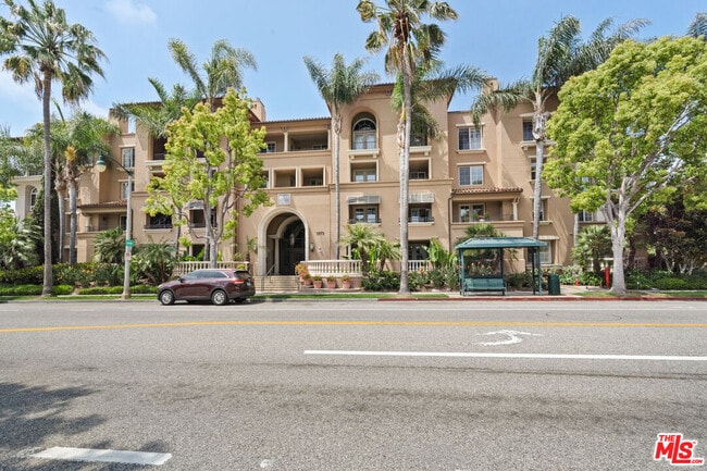 Primary Photo - 5831 Seawalk Dr