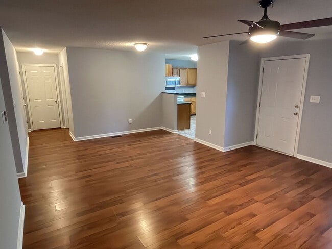Building Photo - Great 3 Bed, 2 Bath Ranch home in Concord'...