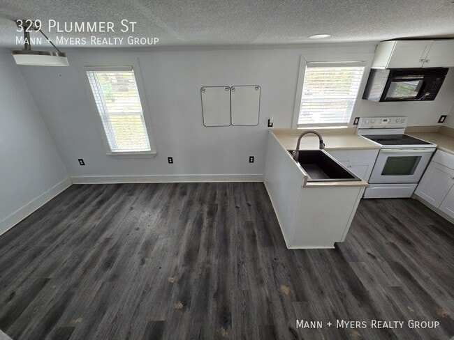 Building Photo - 329 Plummer St