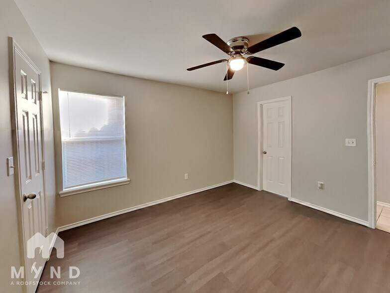 Building Photo - 514 N Brentwood Ave