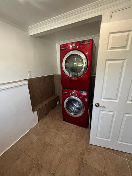 Building Photo - 11685 Magnolia Blvd