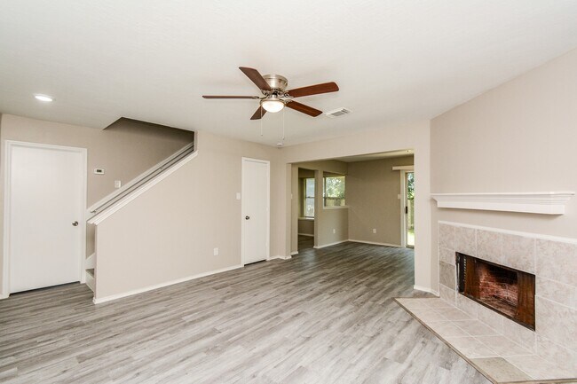 Building Photo - 8826 Pecan Pl Dr