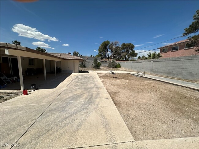 Building Photo - 2186 Gabriel Dr