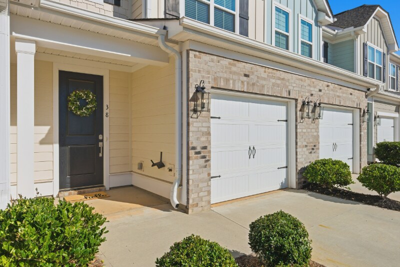 Building Photo - 38 Red Horse Way