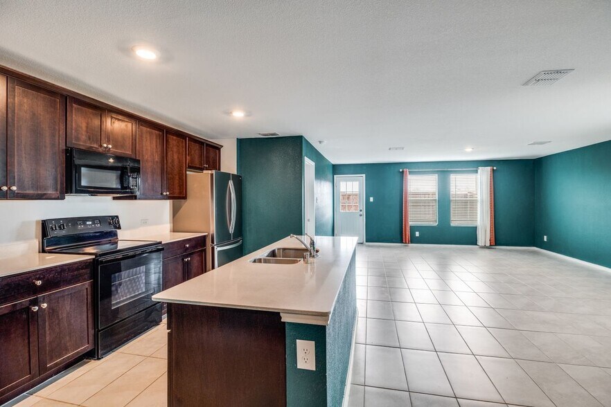 Building Photo - 5421 Rockrose Ln