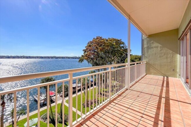 Building Photo - Beautiful Waterfront 3/2.5 Lake Virginia C...