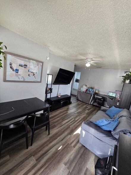 Building Photo - 2915 36th Ave W