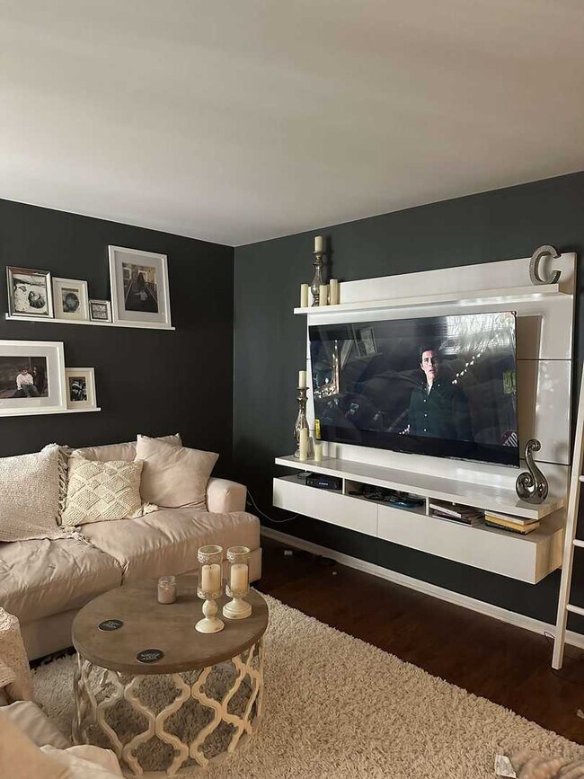 Building Photo - 4402 W Shamrock Ln