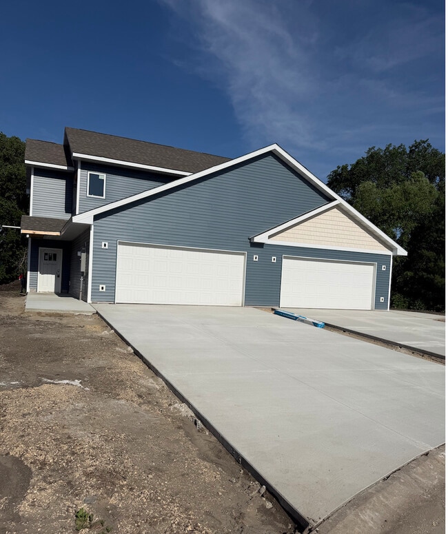 Building Photo - 306-312 Francis Cir