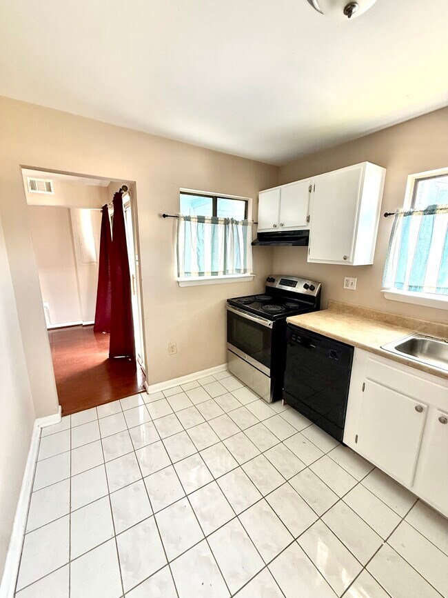 Building Photo - 8651 Madera Ct