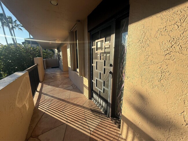 Building Photo - 2660 Carambola Cir N