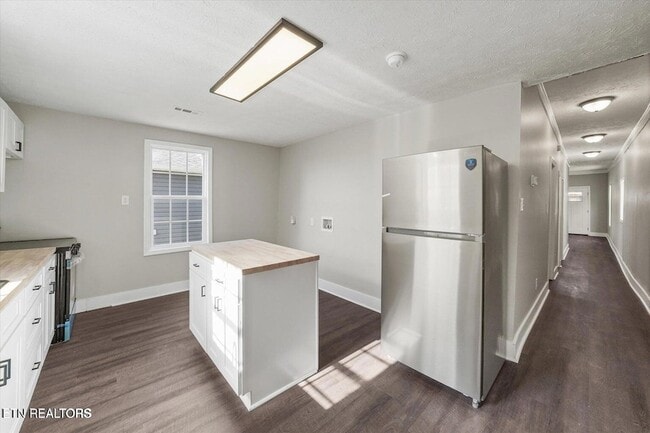 Building Photo - 216 Dameron Ave