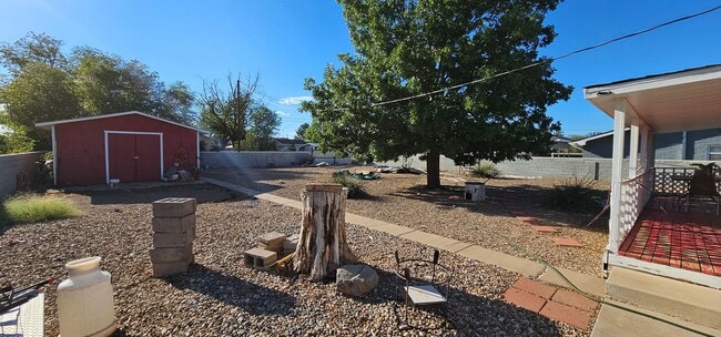 Building Photo - Gorgeous 3 bedroom, 2 bath home Available 4/17