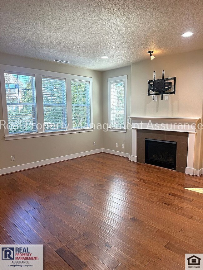 Building Photo - 410 SW Basilone Terrace