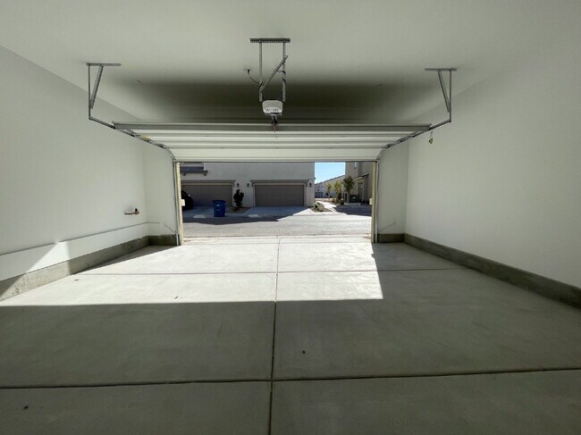 Building Photo - GATED 3 BED 2.5 BATH 2 CAR GARAGE + LOFT IN NORTH LAS VEGAS