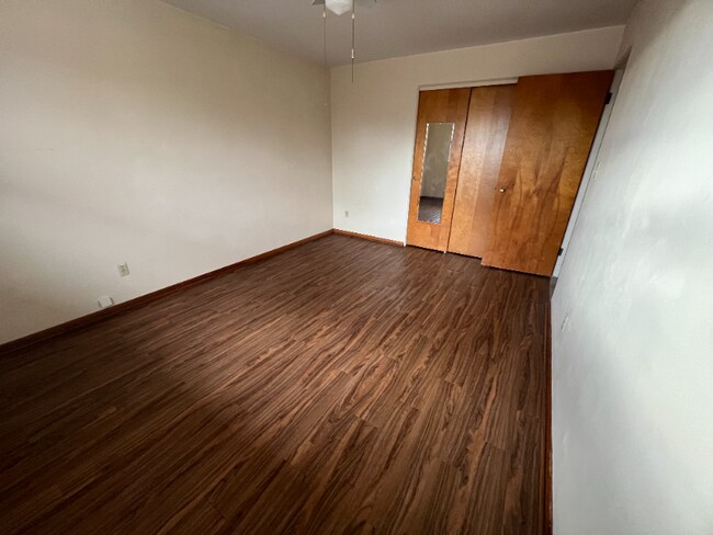 Building Photo - 1359 W 4th St