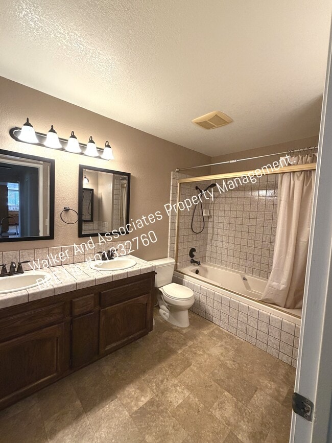 Building Photo - 622 Farrell Dr