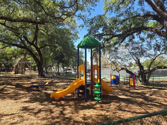 Building Photo - 9430 Live Oak Pl