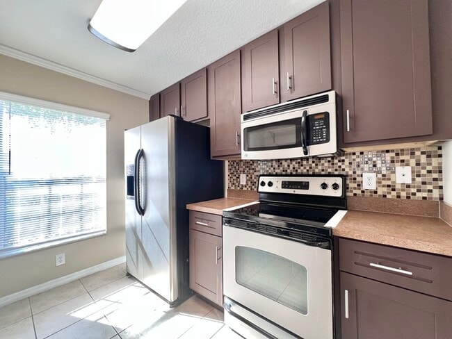 Building Photo - Gorgeous 3-bedroom, 2 1/2-bath End Unit To...