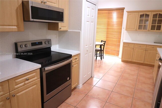 Building Photo - 2865 SW 139th Ave