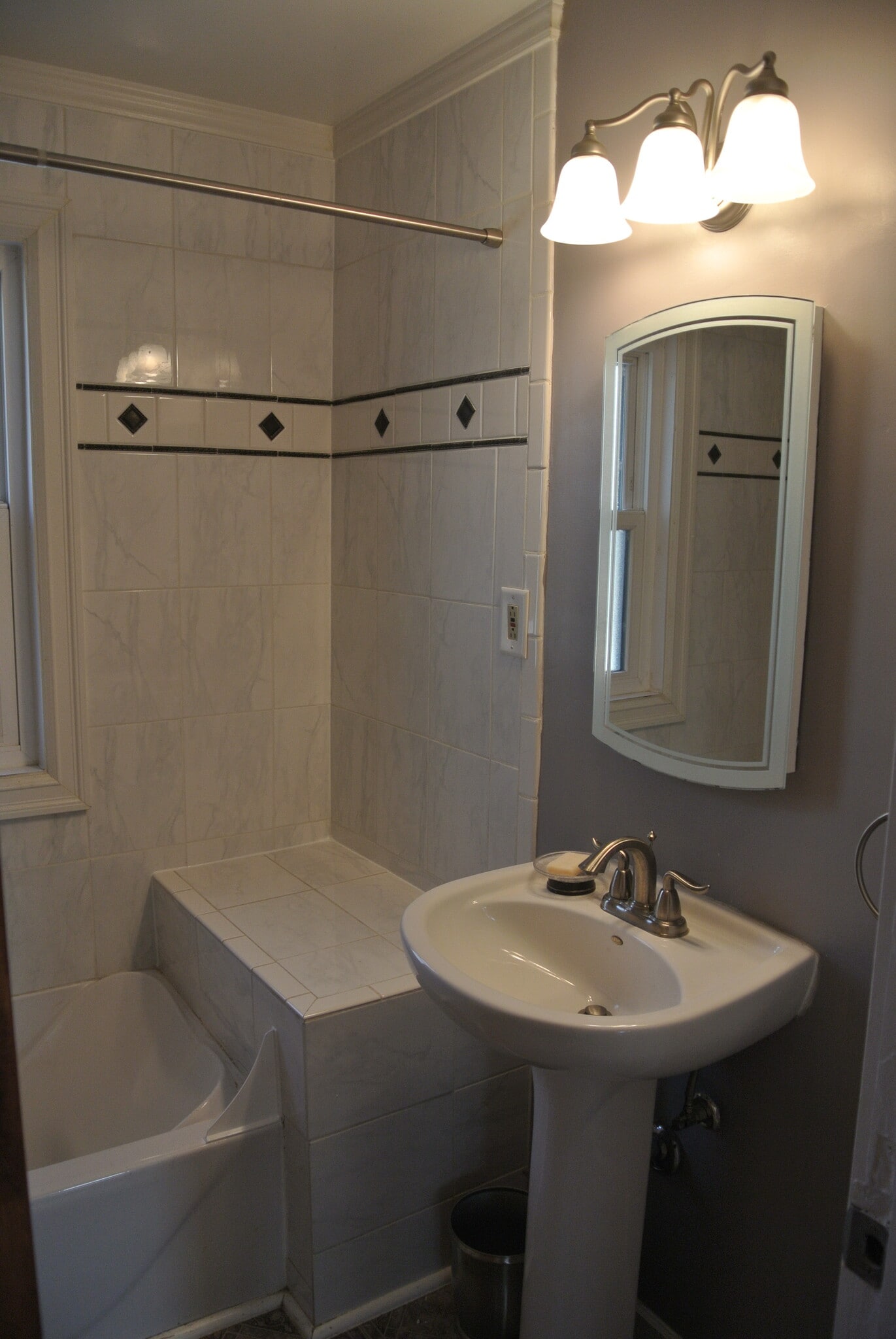 Upstairs bathroom with tub/shower - 180 fairview ave s