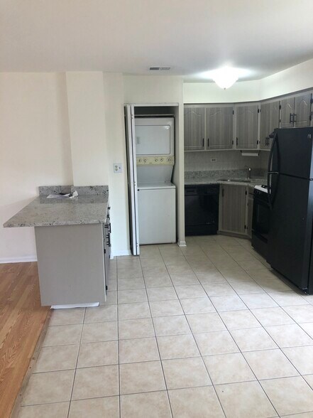 Building Photo - 9825 Ridgeland Ave