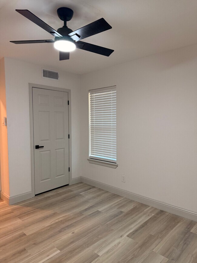 Building Photo - 3 Pershing Dr