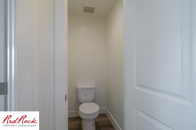 Building Photo - Move In Special - $500 Off First Months Re...