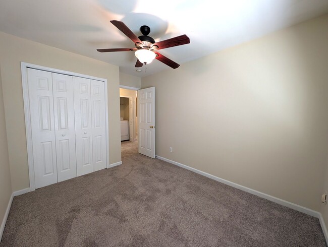 Building Photo - Charming, 2 Story End Unit Townhouse located in the Glenlea Park Community!