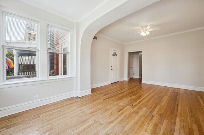 Building Photo - 4847 W Hutchinson St