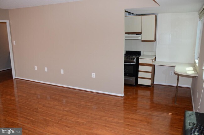 Building Photo - 2500 N Van Dorn St
