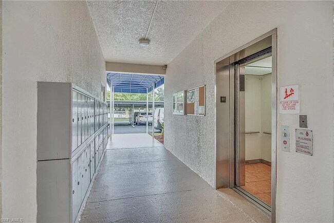 Building Photo - 14801 Park Lake Dr