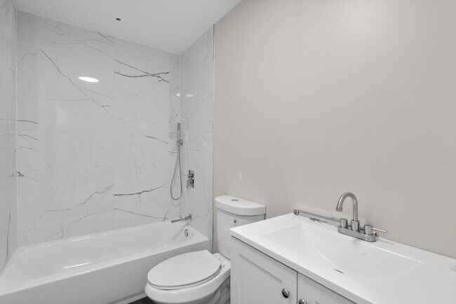 Building Photo - 2524 E Fayette St
