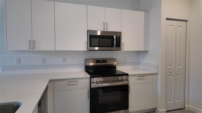 Building Photo - 3016 Park Pl