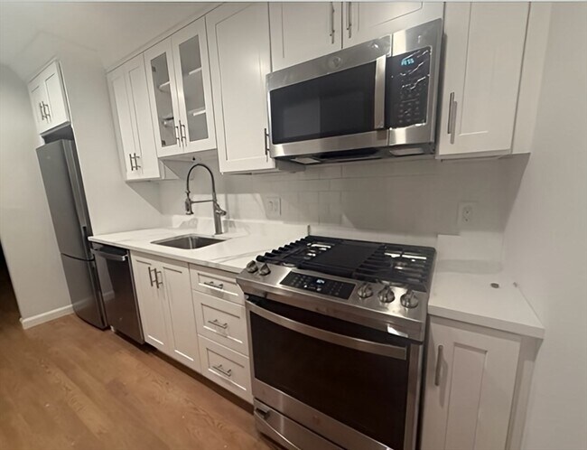 Building Photo - 44 Washington St