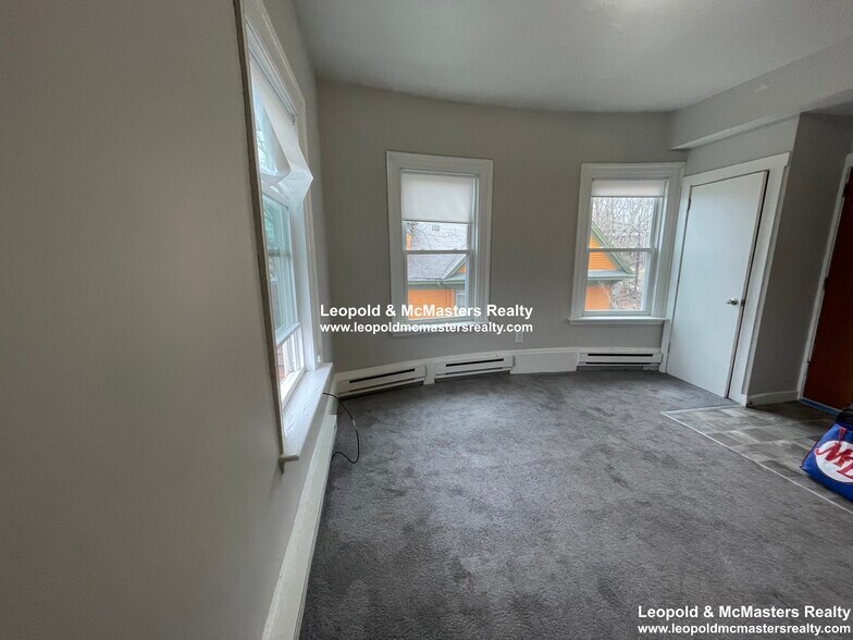 Building Photo - 592 Cambridge St