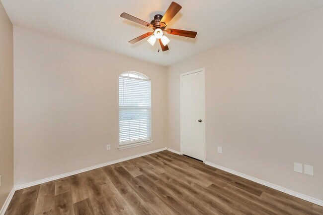 Building Photo - 213 Garden Valley Ln