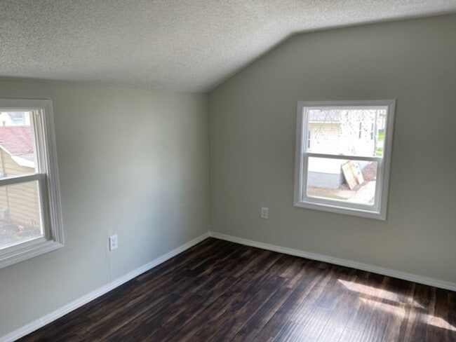 Building Photo - 409 E Campbell Ave