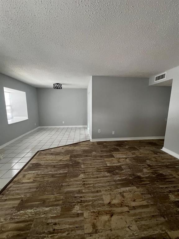 Building Photo - 9122 Tudor Dr