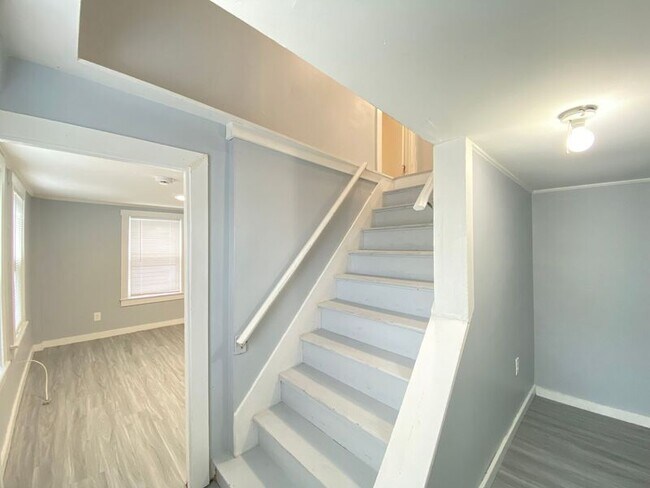 Building Photo - 9 Patten Ct