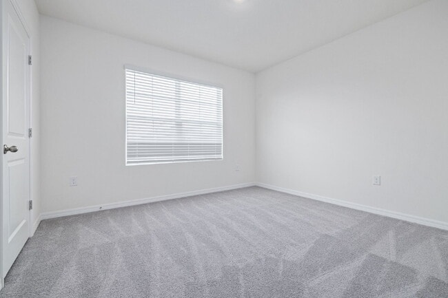 Building Photo - "Spacious 5-Bedroom Retreat with 3 Full Baths in Epperson Lagoon Wesley Chapel – 2,601 Sq. Ft. of...