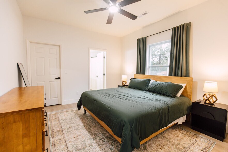 Building Photo - 215 Kerr Ave