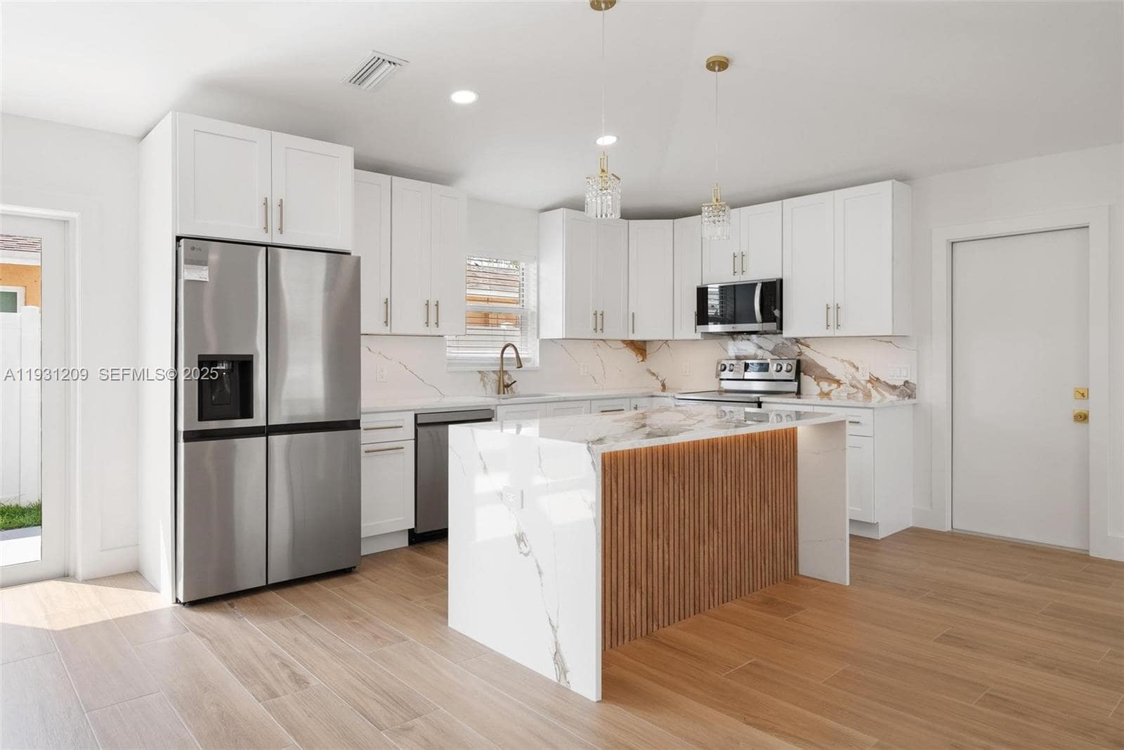 Building Photo - 102 SW 13th Ave