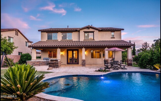 Building Photo - 702 W San Carlos Way