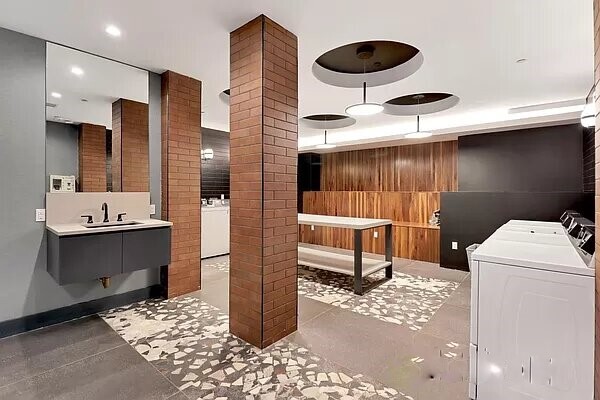 Building Photo - 426 Tompkins Ave